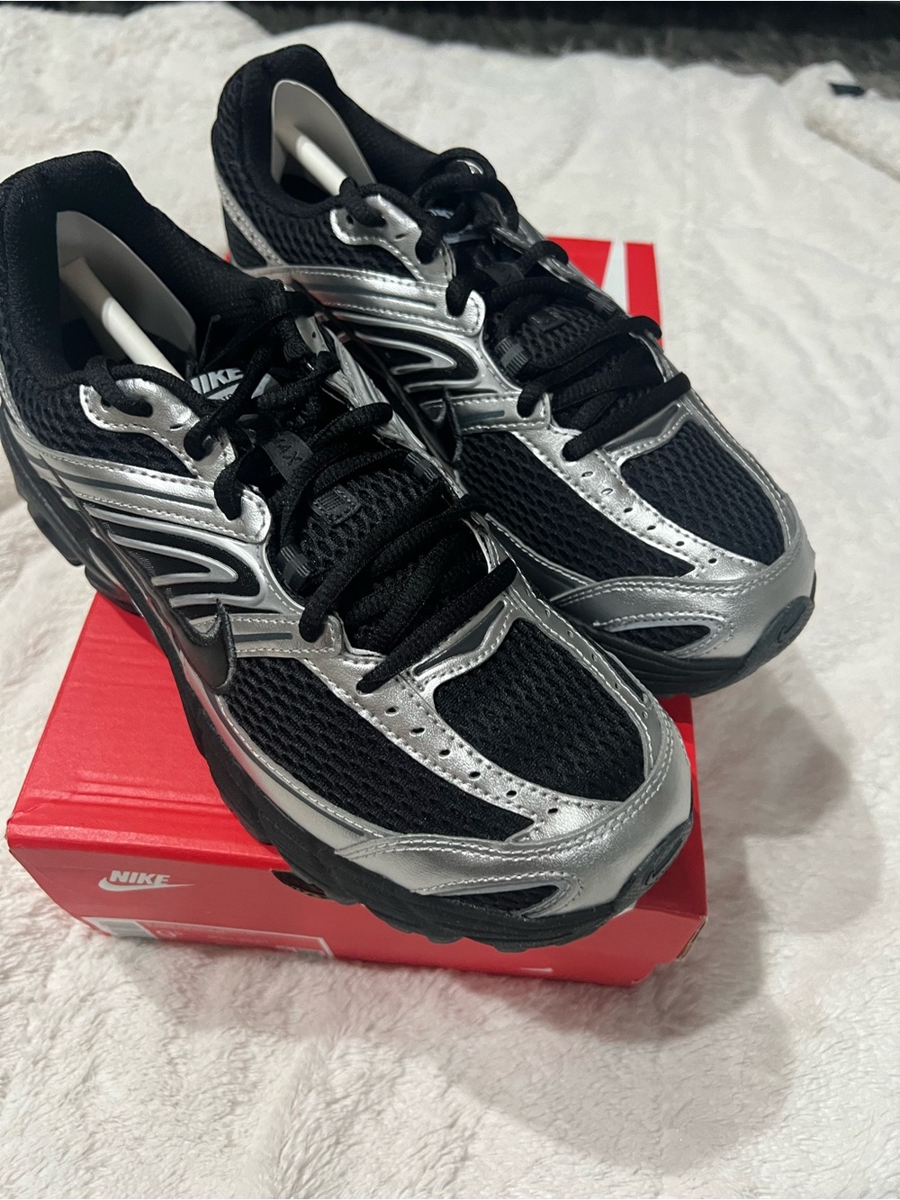 Nike Women’s  Black and Silver Athletic Sneakers
